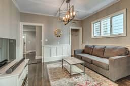 Salem Modern - Renovated 4BR Near Downtown - Image 2