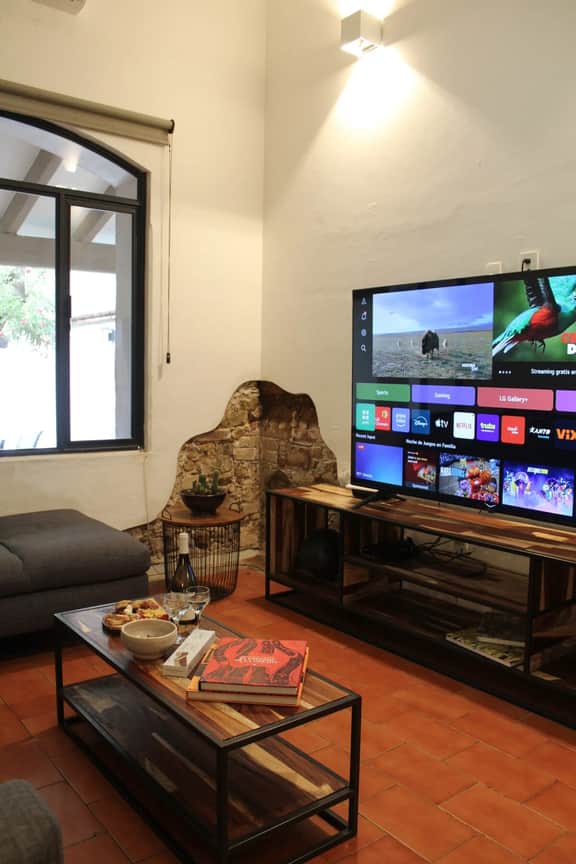 Luxury 5-Suite Art House, 2 Blocks from Santo Domingo - Image 5