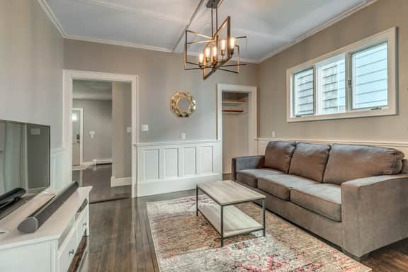 Salem Modern - Renovated 4BR Near Downtown - Image 2