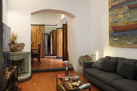Luxury 5-Suite Art House, 2 Blocks from Santo Domingo - Image 1