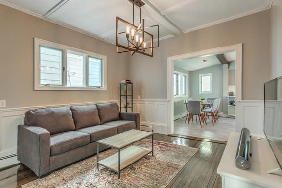 Salem Modern - Renovated 4BR Near Downtown - Image 1