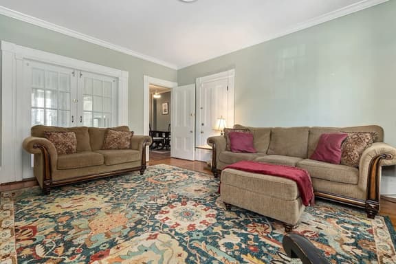 John Edwards House - 5BR with Garden - Image 1